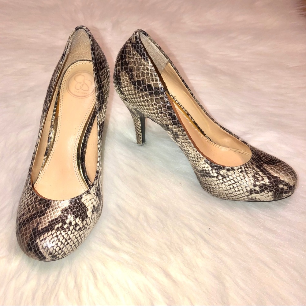 Snakeskin pumps